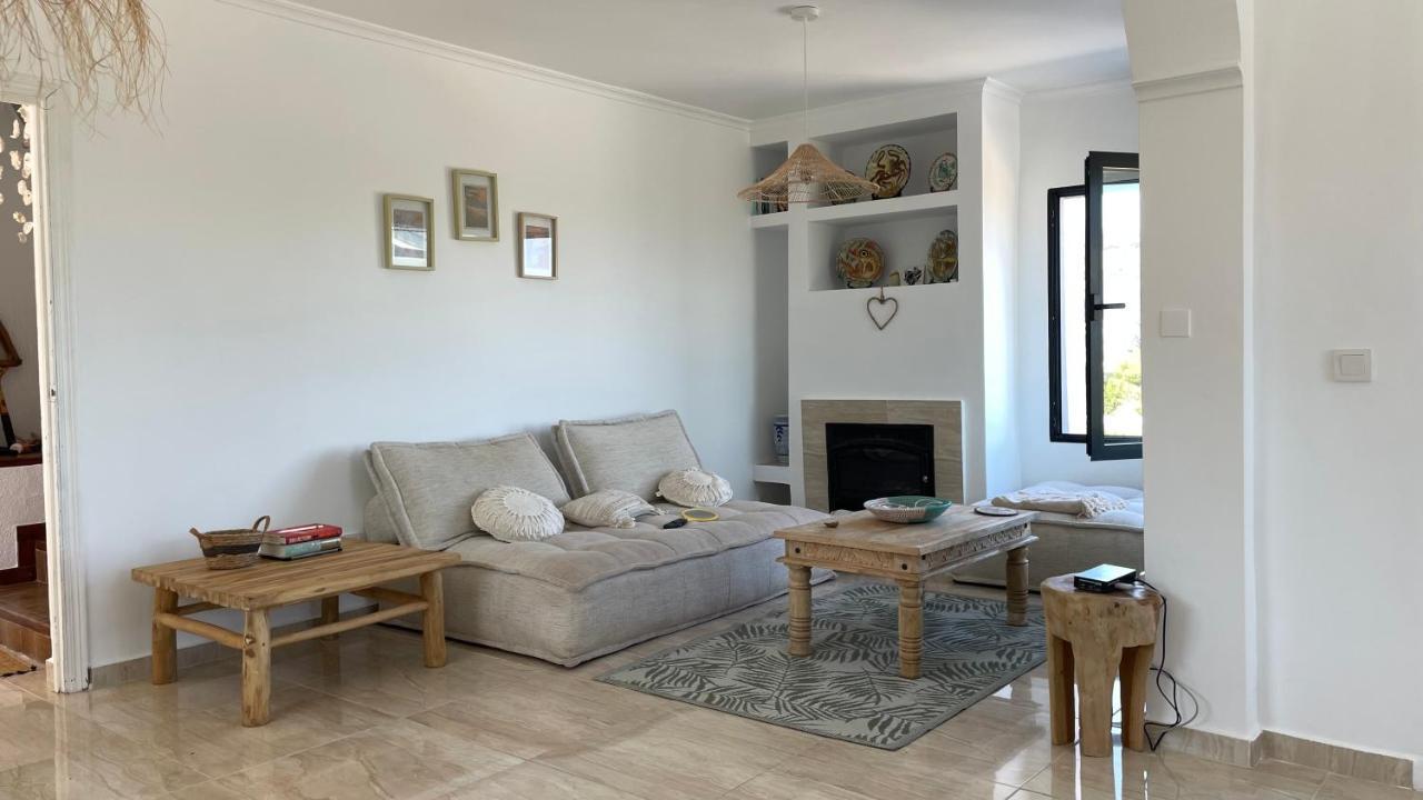 לוס בלונס Spacious Villa With Private Pool In Serene Countryside מראה חיצוני תמונה