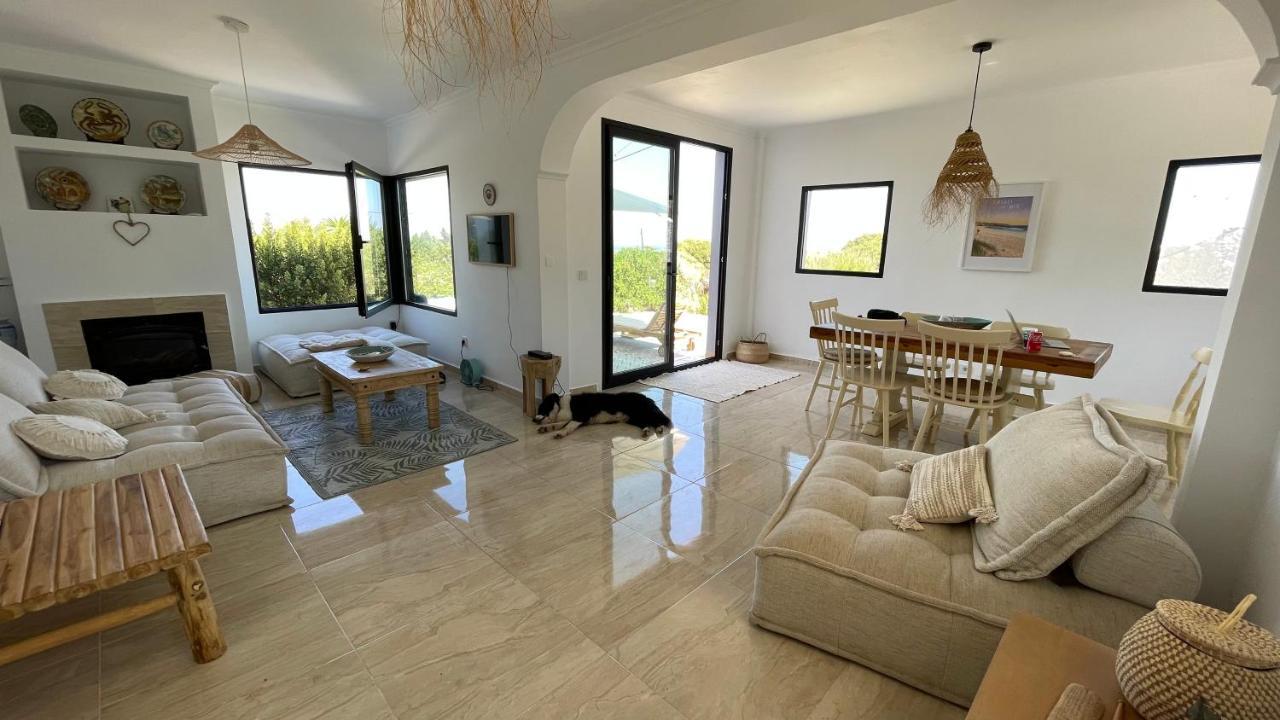 לוס בלונס Spacious Villa With Private Pool In Serene Countryside מראה חיצוני תמונה
