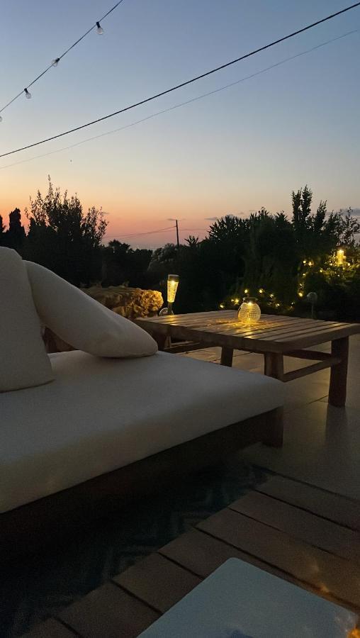 לוס בלונס Spacious Villa With Private Pool In Serene Countryside מראה חיצוני תמונה