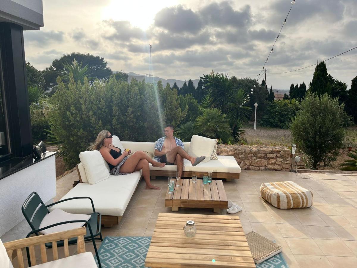 לוס בלונס Spacious Villa With Private Pool In Serene Countryside מראה חיצוני תמונה